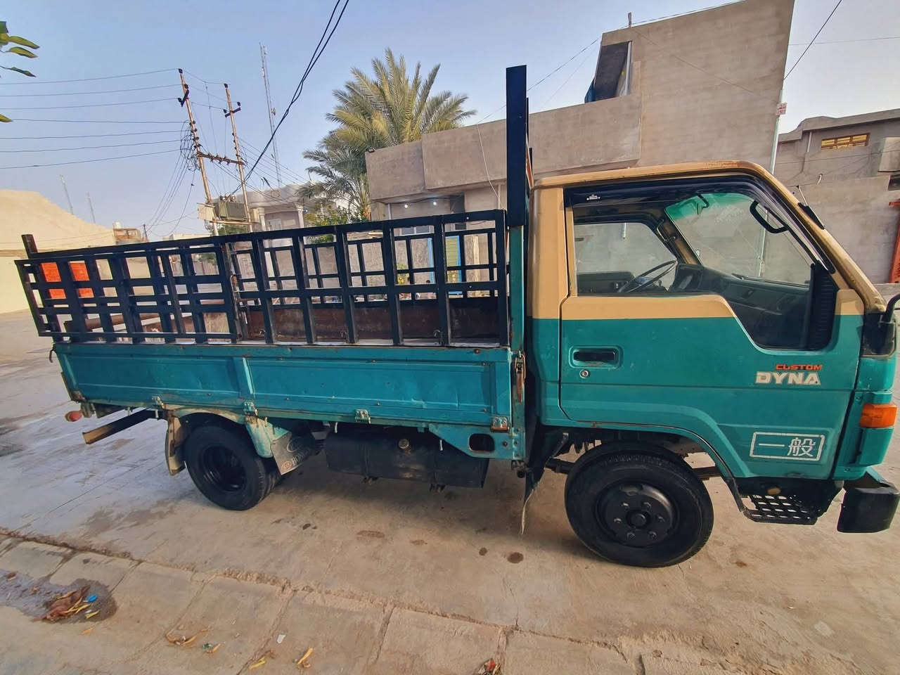 السلام عليكم 
للبيع السعر  49  وبيهه مجال 
داينا  تويوتا بتره   محرك  كير  اكسل  مكفولات  صدر جديد  محرك 14 B كاز حجم 4000  تخم تاير جديد  موديل 93  رقم ديالى  سنويه لحد نهاية سنه 26 رقمي   العنوان ديالى جلولاء
 موبايل ***********
