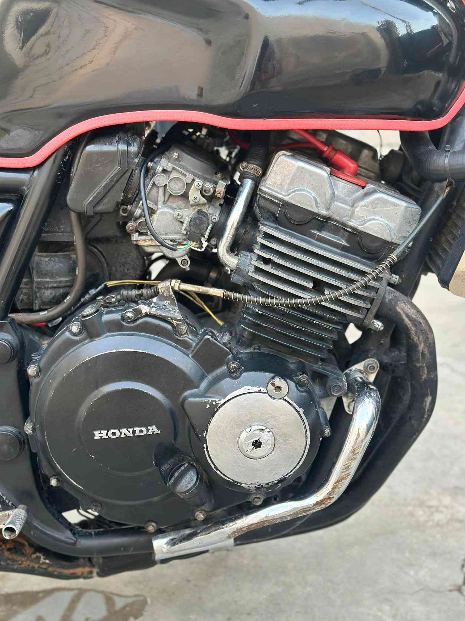 سلام عليكم CB 400✈️🔥 كير محرك شرط ما مفتوح كهربائيات كامل شلعه تخبل🔥
تايرات نضيف دسكات جدد سعر 14$ وبي مجال 

مكاني كركوك ***********

