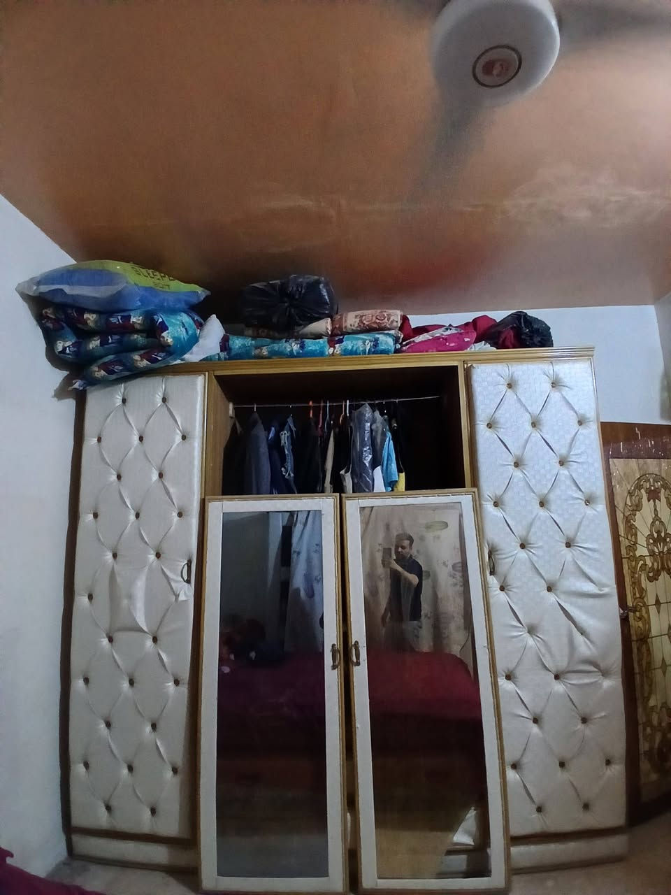 بيع غرفة نوم مستعجل ٥ قطع لغرض الانتقال لسكن جديد السعر ٤٠٠ الف وبيها مجال  للاستفسار الاتصال على الرقم ***********
