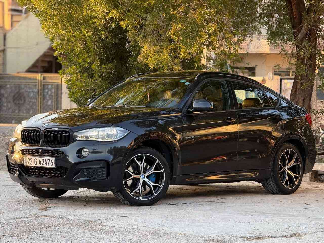 السلام عليكم
Bmw x6 f16 2015
فول مواصفات ميحتاج اذكرهم
1على1
ملاحظة 
(((السيارة مابيها محرك )))
العنوان 
بغداد حي النصر 
السعر 155 ورقة 
***********
