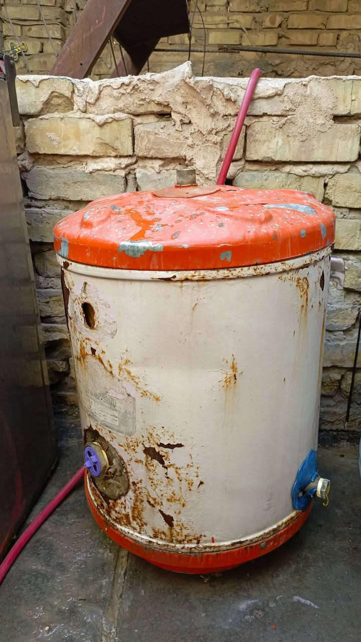 طباخ وتنور وكيزر صغير للبيع بغداد مدينه الصدر وتساب***********
