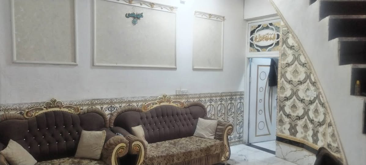 السلام عليكم بيت للبيع 110 متر بناء حديث صب كونكريت غرفه صاله مطبخ استقبال حمام داخلي طابق واحد البيت حر ما مطلوب 
واذا اكو مراوس اراوس بيت او هيكل مطلوب عادي
العنوان حي العسكري الرابع قرب جامع زين العابدين 
***********

