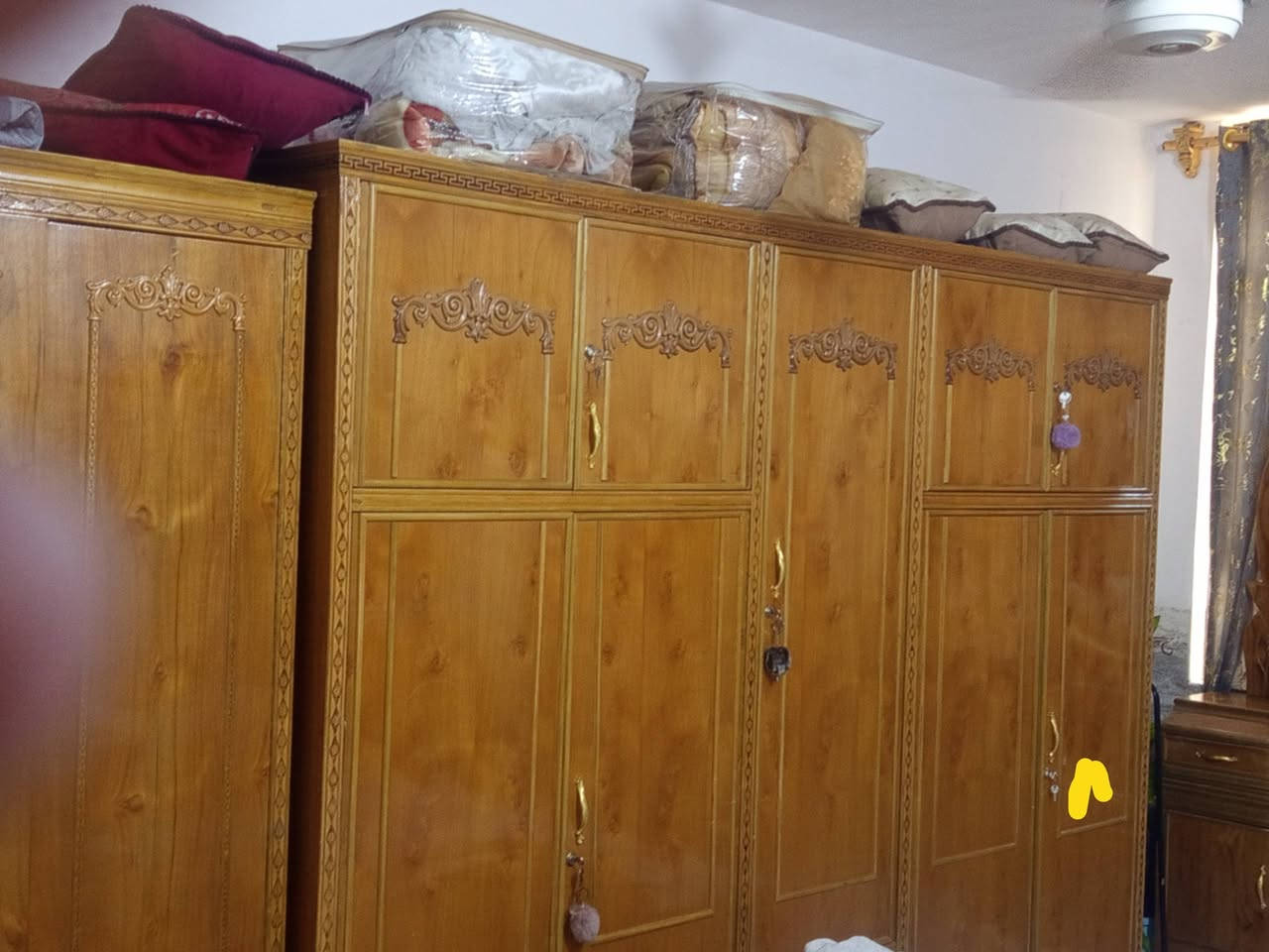 سلام عليكم غرفة نوم للبيع نضيفه ومرتبه مكانها كربلاء المقدسة شارع ابو مهدي المهندس تصال *********** السعر 600 وبيها مجال اتصل وبيك ودلل
