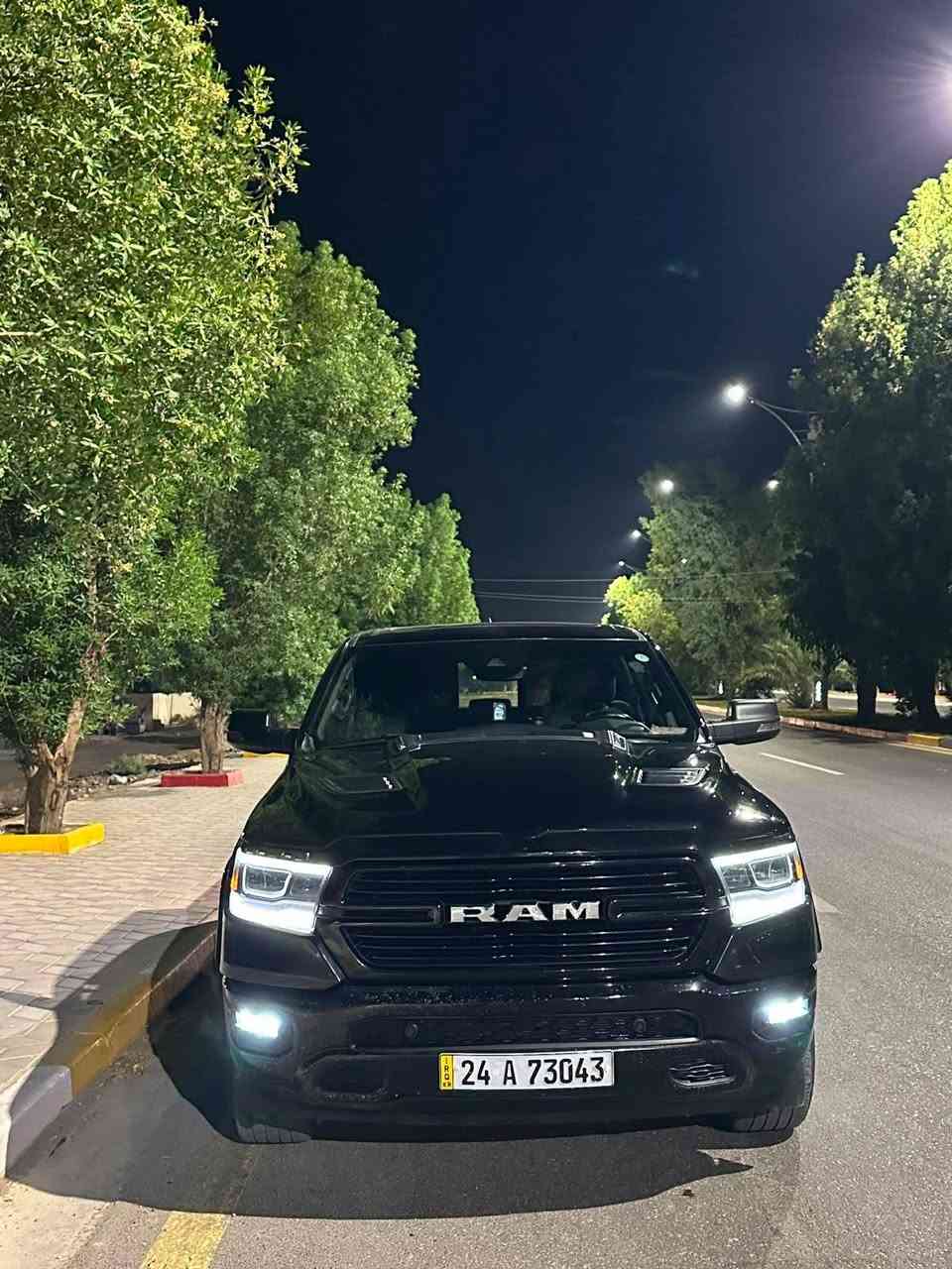 دوج رام  ( لارمي ) باب طويل
بدي قصير المرغوب  موديل 2022 

رقمها دهوك معفي من الضرائب 

تحويل او وكاله بكيف المشتري 

ماشيه 80 كيلو متر 

مواصفات 

1- حجم المحرك 5700 _8 سلندر 

2- فتحة سقف بانوراما 

3- شاشة تيسلا كبيره 

4-حساسات امامية + خلفيه 

5- رادار امامي 

6- تحذير تصادم 

7- كامرا خلفيه

8- مري شفط

9- دوسات كهربائيه

10 - تحكيم بدواسات البريك والبانزين

11- فور ويل + دفلوك + تو ويل اختياري 

12- تدفئة مقاعد أمامي وخلفي 

13 - مقاعد كهربائيه  تبريد مقاعد اماميه  

14 - مصابيح زينون 

15- مانع انزلاق 

16- ستيرن هيتر

17- بصمه تشغيل عند بعد 

18- منافذ USB + شاحن لا سلكي

19- جنط خزن ايمن وايسر خلفيات + قاصه

وبعد بيها مواصفات 

السياره كلش جديده داخل وخارج كلش معتني بيها ماناقصها مصرف ربع دينار 

ترايها وين ميعجبك 

 حادثها كلش بسيط موجودالسعر٣٧٠ وبيه مجال بسيط بالصور للاستفسار ***********
