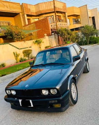 بي ام 325i • بلادية • بغداد انكليزي