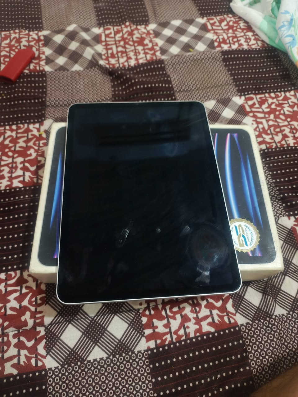 ايباد M2ذاكره 128ايباد نضيف حيل بيه فقط بصمت البهام مثل ما شوفون طابعه بشاشه بس لا ماثره ع لمس ولا مبينه من مشتغل الايباد فقط من طافي ***********
