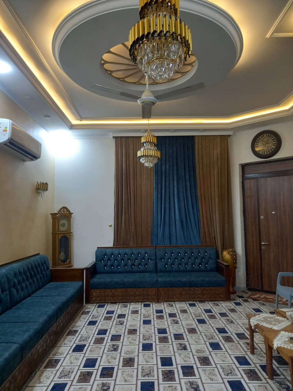 السلام عليكم بيت للبيع المساحه ١٣٦ متر بعقوبه الكورنيش تفاصيل أكثر ***********
