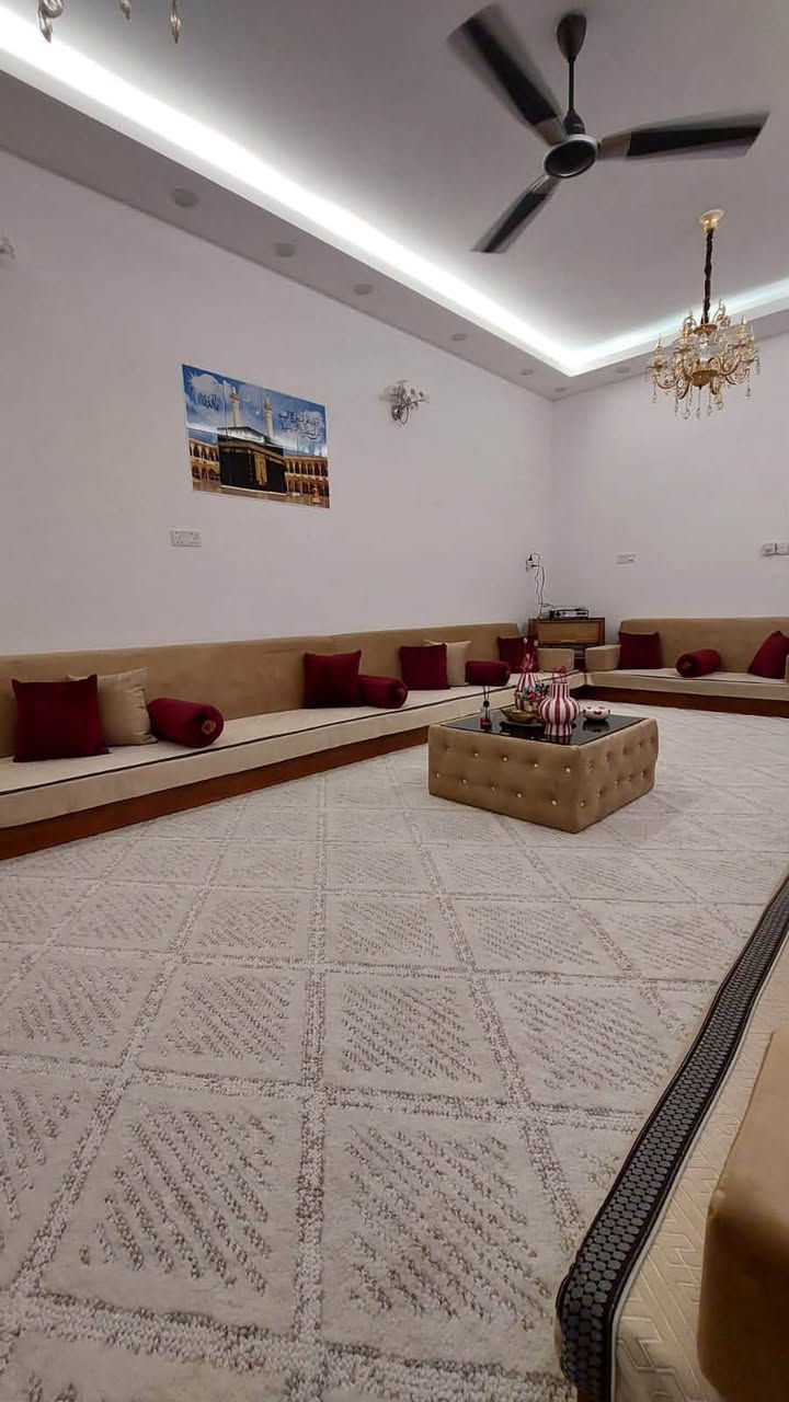 السلام عليكم
للبيع 
- ديوان استقبال مستعمل نظيف جداً اخو الجديد تصميم مع عمل حسب الطلب مو جاهز تصميم بلوك و صاج لون الخشب صاجي و لون الديوان بيجي فاتح مع الكوشات ماروني مع بيجي 
قطع منفصله قياسات الديوان موجوده داخل الصور 
 - تخم خشب لون صاجي قنفات مع كراسي للبيع عدد القنفات 2 كبير قلاب يتحول الى سرير مع كراسي عدد 4 لون جوزي فاتح مرقط ابيض مع كوشات عدد 4 بنفس اللون 
الالوان و الاشكال موجوده داخل الصور للتخم او الديوان 
للاستفسار اكثر يرجى الاتصال على هاتف *********** يوجد واتساب 
الاسعار 
الديوان 1,350 و بي مجال 
التخم 750 و بي مجال
