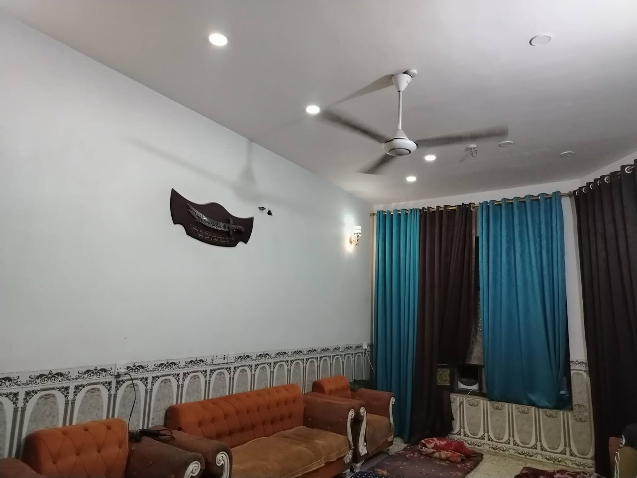 دار للبيع ١٥٠ متر وجه ٧ونص نزال ٢٠ كويريش حي الربيع رقمه ٣٦٩٧ للاستفسار ***********
