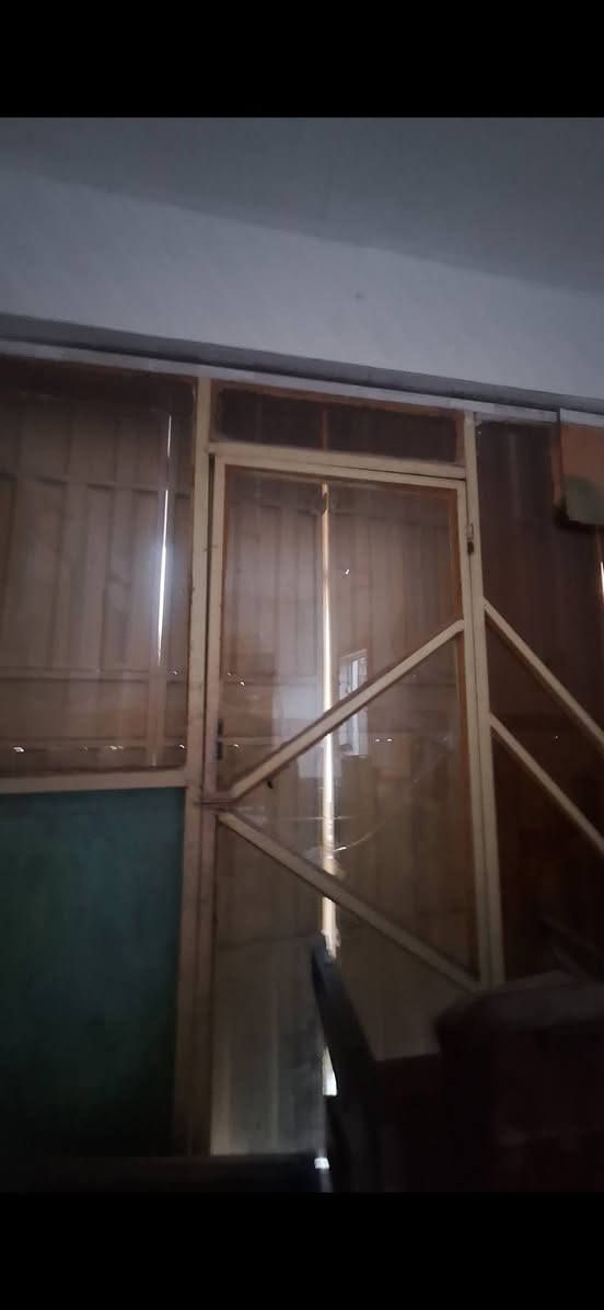السلام عليكم باب دفتري حديد ثقيل مع جام خانة للبيع كربلاء حي العسكري لتواصل ***********
