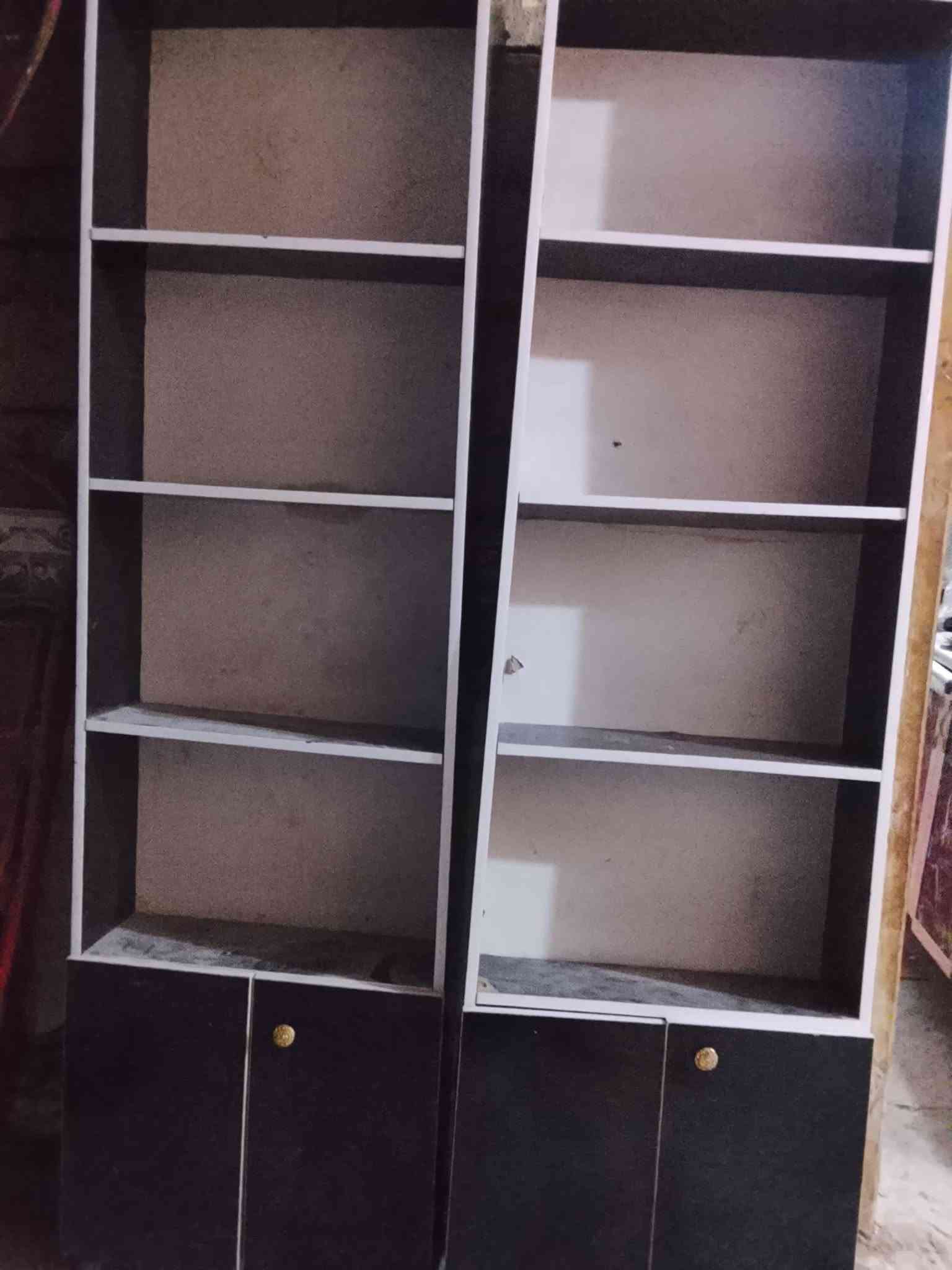 غراض حلاقه للبيع مكانهم القاسم ***********

نص مكتوب في الصور:
- ٣ of ٧
- عطر الجوري
- ٥ أيلول، الساعة ٦:١١ م