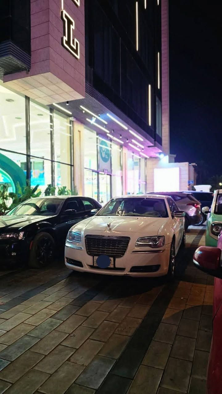 للبيع اوباما 12 بدون حادث ولاتبديل فقط رشات صبغ شراي يتصل المو شراي لاتتصل رحمه الوالديك***********
