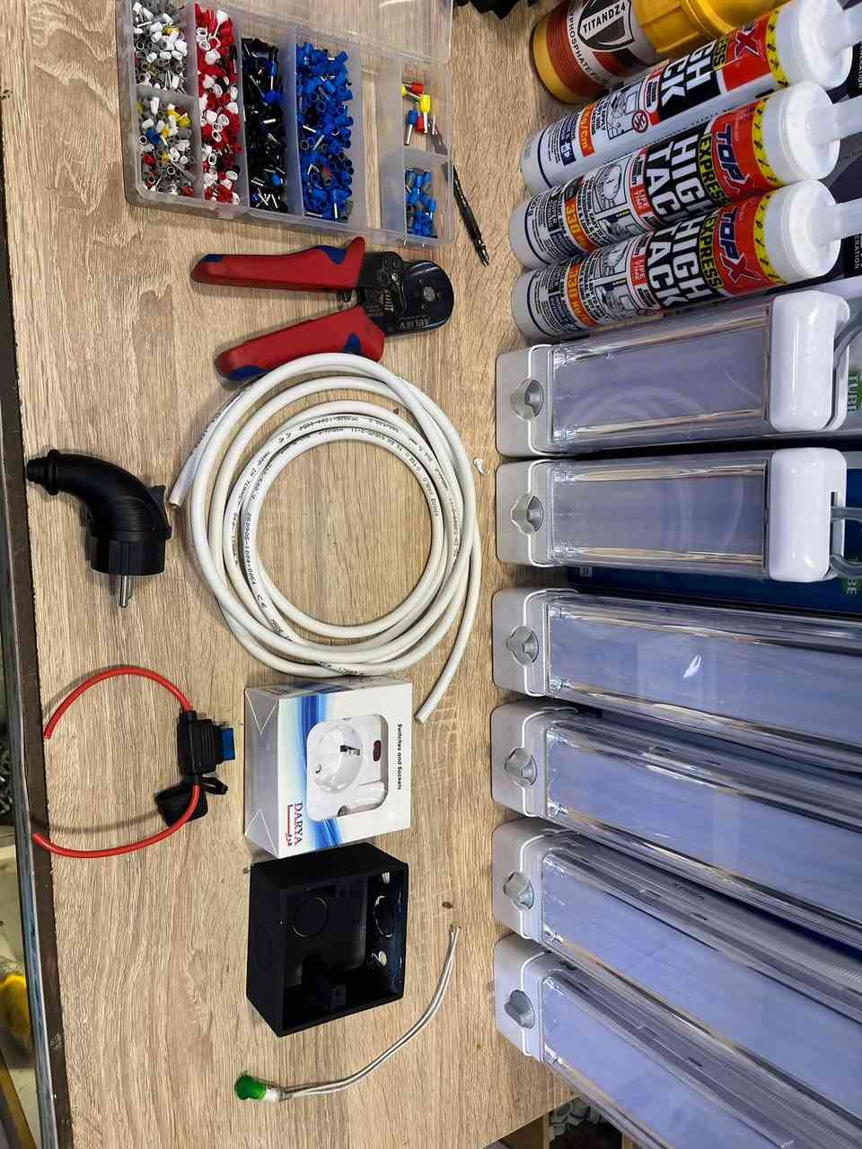 يتوفر سيار  اصلي 16A واير قصاب 3 متر 1،5 سوكيت اصلي ماشة اصلي - مربوط مع فيوز طواريء حماية لحماية الاجهزة من التيارات المتناوبة مع كلوب اشارة كهرباء -يستخدم لسيارات الشحن والدراجات الشحن والاجهزة الثقيلة سعر 10 الالف مع توصيل لكافة مناطق كركوك الداخلية مجاناً 
للتواصل واتساب ***********
