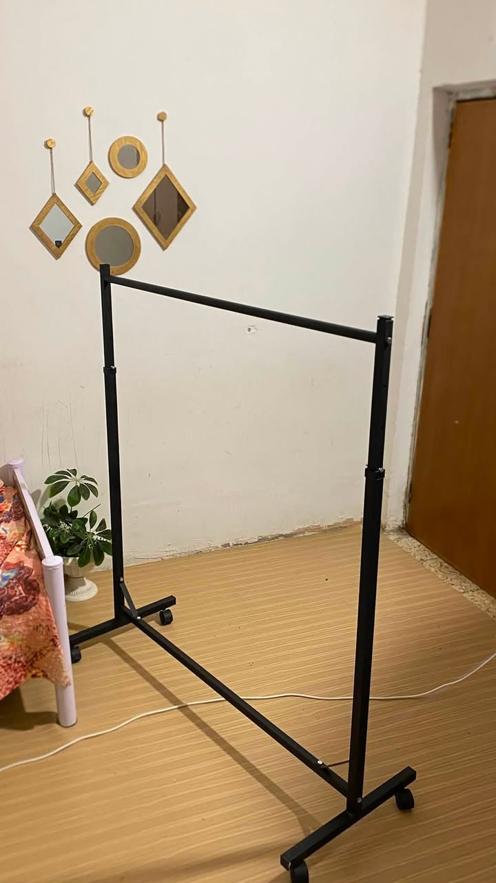 سلام عليكم ستان ملابس جديد كلش ماصاله هواي من مشترينه نضافته 100‎%‎ بس حتاجيت واريد ابيعه سعره 35 قفل الله شاهد مشترينه ب60 بس محتاج العنوان البصره الحكيميه للتواصل ***********
