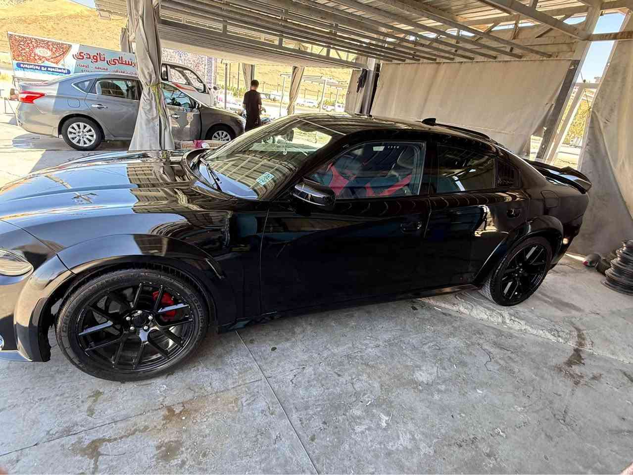 دوج جارجر ٢٠١٦
V6 ساخ ساخ
مواسه فات به س سلات نيه 
گير مه كينه به شه رتي فيته ر كامل كرا وه ته هيلكات 
مه سره في چاكي تيا كراوه 
٢٥٠ مه سره في نيه   سير ڤس    عام كرا وه  به س سايه  قيكي كه  مه  
عام بوياخ بي ده عم بي ليدران
له سه ر ساخي  
واتسپ  *********** السليمانية, العراق
