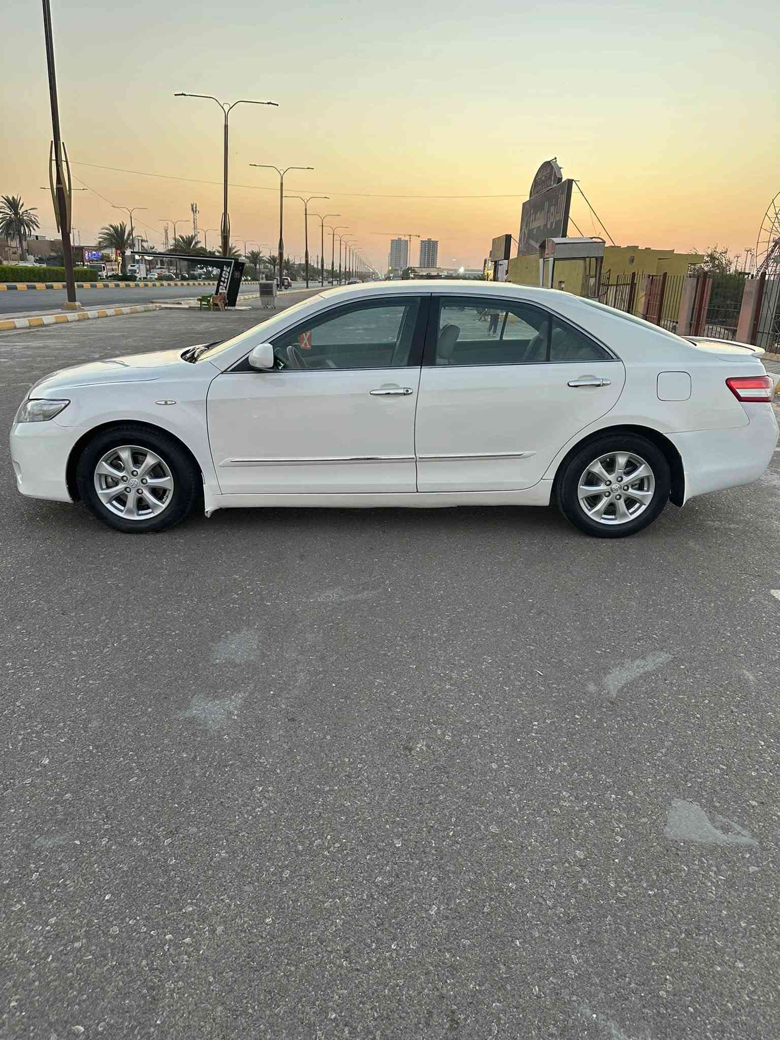 تحية طيبة كامري للبيع 2007خليجي محدثة 11 لايت منظومة زنون عالي ناصي تخم بك لايت لد كرستالGLX محرك 2400اربعه سلندر كير محرك كلة تمام فول مواصفات عدة الفتحة شاشة  تاب كامرة خلفية ويل كب السيارة تحكم ستيرن كروز سرعه كشن السايق كهرباء تحكم مري  صاج ملكي سنتر لك ريمونت تحكم عن بعد حداديه جديدة تخم تاير كهربائيات كلها شغالة تبريد قطعتين رقم  بغداد الدولي سنوية تنتهي بسنة2030 تحويل مباشر السيارة جاهزه غرفة جديدة جاهزة من كل النواحي صبغ اقل الحزام ابيع احزام اثر شخوط وطخطخات بسيطة حتى لاتعبك وتعبني جاهزة من كلشي ومتعوب عليها ومتصرف عليها دينار وترايها زيروا نعومة تخبل  السعر93$ وبيها مجال حق الجية  غير متواجد على الفيس ولا ماسنجر ومابيع قسط ولا بوعدة ولا اراوس للأستفسار***********  مكان السيارة فلوجة
