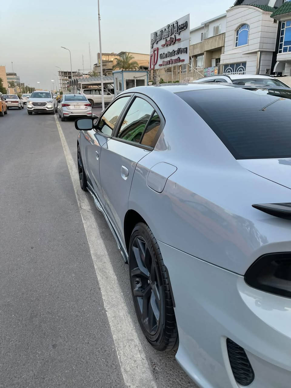 جارجر موديل 21 لون سموك.
السيارة حادثها جاملغ وبنيد
ماواصلة للمكينة وبيها الجاملغ
الخلفي صبغ ومعجون قليل صارت
بيها طخة هنا بالعراق السيارةماشية81ميل وقابل للزيادة. كاملة مابيها نقص كير ومكينة شرط الكفالة تخم تاير جديد السيارة صارف عليها بيها شوتة رياضية فابريته جديدة وبعد هواي امور السيارة بأسمي تحويل ثاني يوم. شرط ترايك للسعودية السعر
240 ورقة
 مكاني بصرة***********

