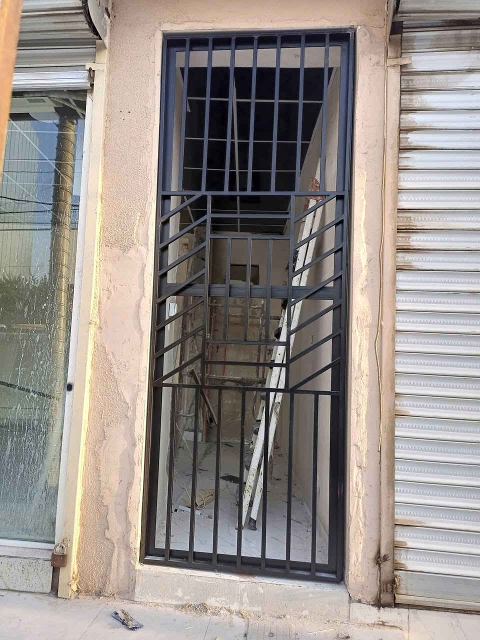 حدادة أحمد السبهان • أبواب داخلية وخارجية • سندويچ بنل