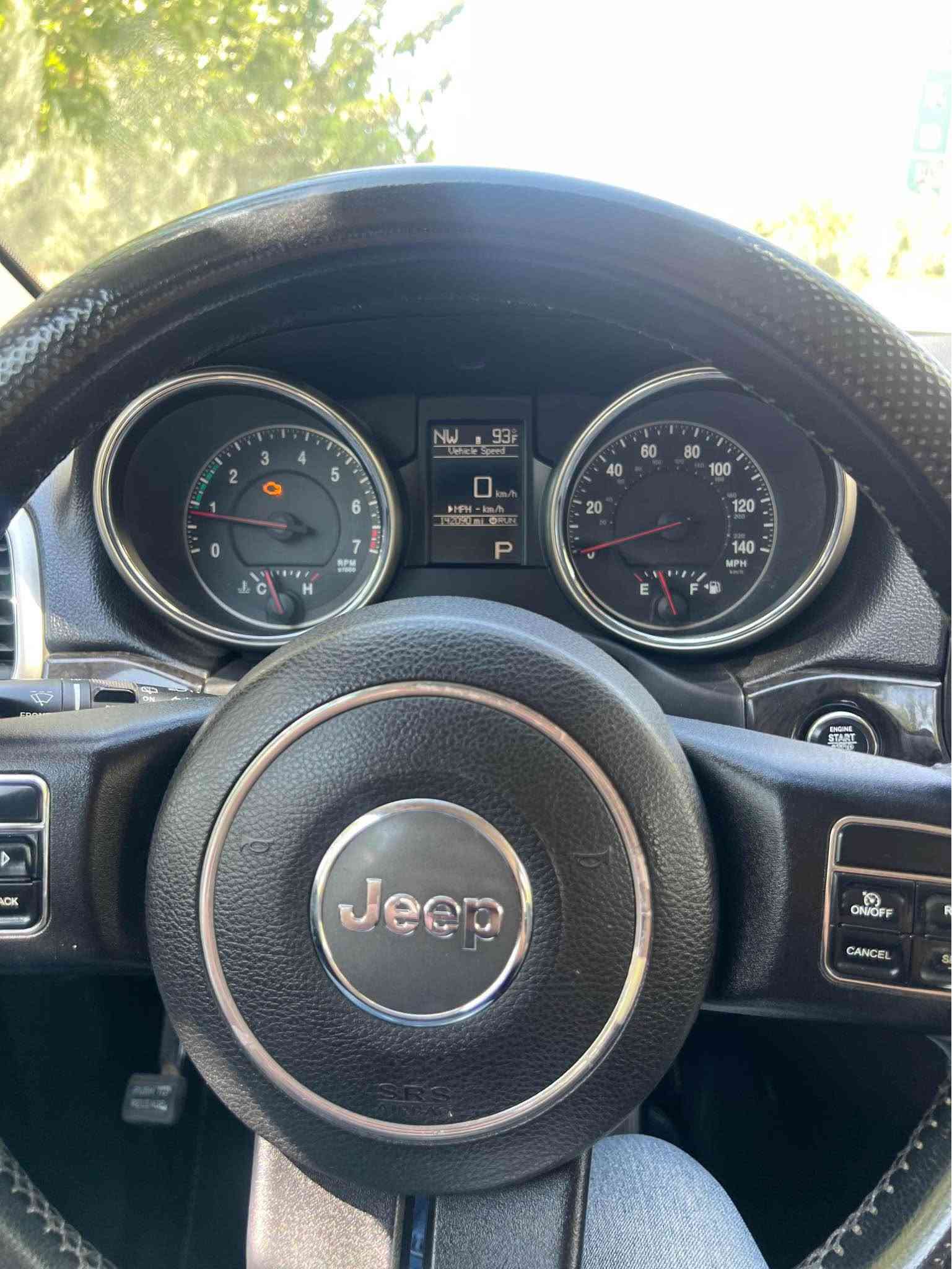 jeep laredo 2011 
جێب لاریدۆ ٢٠١١ بێ بۆیاخ 
 دەبڵ ئەکسلە شاشە تێسلایە 
سۆنەرەکەیم داناوە ١ کارتی هەیە 
چاڵ و تەرزەی نیە ڕەقەم و سەنەوی تایەی تازەیە 
بەشی سەرەوەی  مەکینەکەی کراوەتەوە  گێڕ و مەکینە و تەقەو ڕەقەش بە شەرت ١ دینار مەسرەفی نیە
نرخی ١٥٥ گەڵا  و معامەلە 
 whats up ژ.م ***********
*********** السليمانية, العراق
