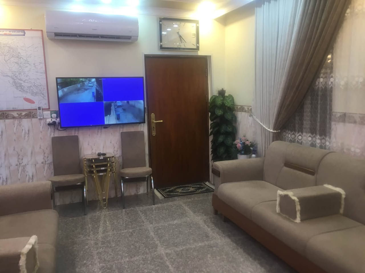 بيت للبيع في حي اسيا مساحة ١٥٠ متر يحتوي على ٤ غرف نوم استفسار اتصل على هذا الرقم ***********
