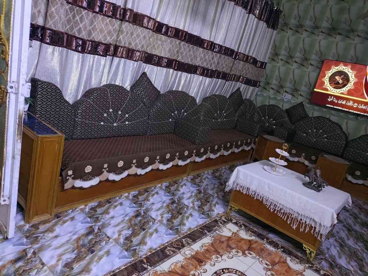 ديوان ابلوك صاج اسفنج ضغط عالي نظافته 95 الطول 16متر مع 7كوشات وسيت طبلات الكبيره وسطيه اواربعه اصغار العنوان ديوانيه دغاره السعر علخاص اواتصال بلرقم ***********
