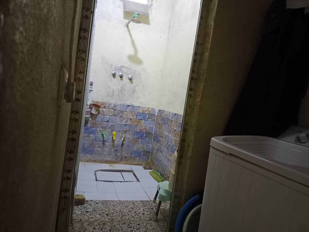 ياالله
السلام عليكم ورحمه الله وبركاته 
اخوان دار للبيع قرب السيد ابوحيه 
صاله 
غرفه نوم 
مطبخ 
حمام 
صحياه 
المساحه ١٥٠ متر 
السعر ١٤ وقابل للتفاوض 
الاتصال ***********
