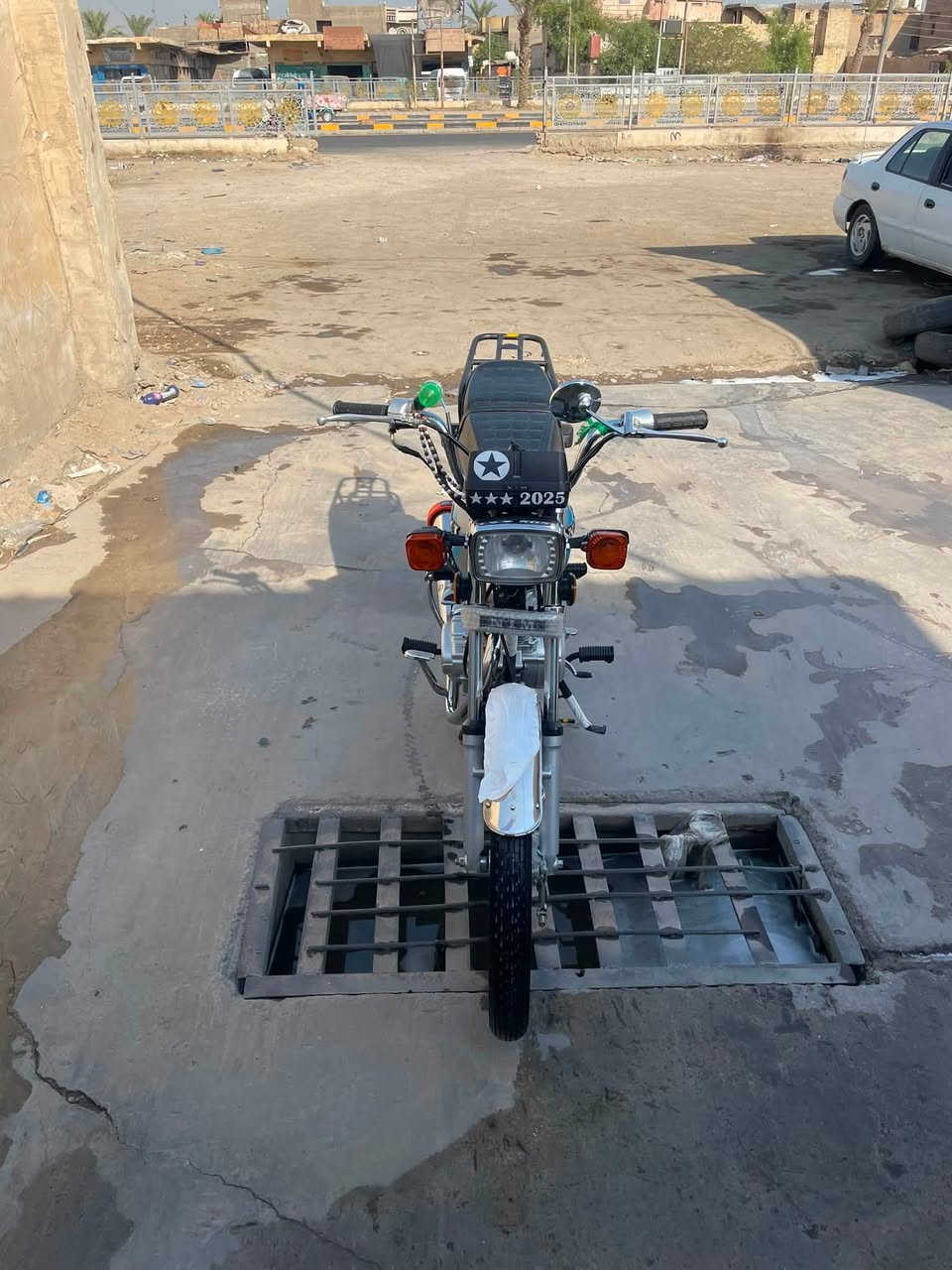 امتياز موديل ٢٥ دراجه نضيفه بمعنه الكلمه سويجين سجينه اوراق وكيل كهربائيات كلهه شغاله ربع متصرف عليهه ليريدهه بخدمته ***********
