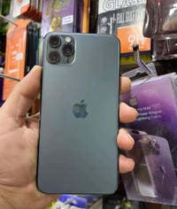 آيفون ١١ برو ماكس • ٢٥٦ • بطارية ٨٩