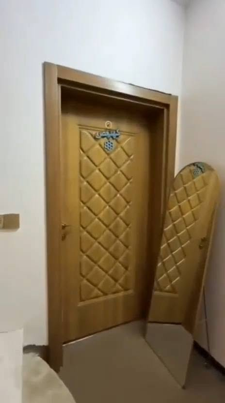 كربلاء_🏠 ٥٠م طابقين داخل الولايه منطقه باب السلالمه قرب الإمام الحسين يبعد ١٠دقائق عن الإمام ..يتكون من♦️ الطابق الأول صاله مع ♨️ مطبخ نظام تركي وصحيات ..♦️ والطابق الثاني غرفتين نوم وصحيات وسطح ..بيت حديث ..طابو زراعي سند ٢٥ إقرار محكمه من المالك مباشرة علما ان صاحب البيت هو نفسه صاحب السند سعر👈 ١٧٥مليون قابل للتفاوض ..للاستفسار مكتب الأوس للعقار ابو سجاد*********** ابو وائل *********** علما ان تفاوض مع صاحب البيت مباشر ..البيت داخل الولايه قريب عل الإمام كربلاء, العراق

