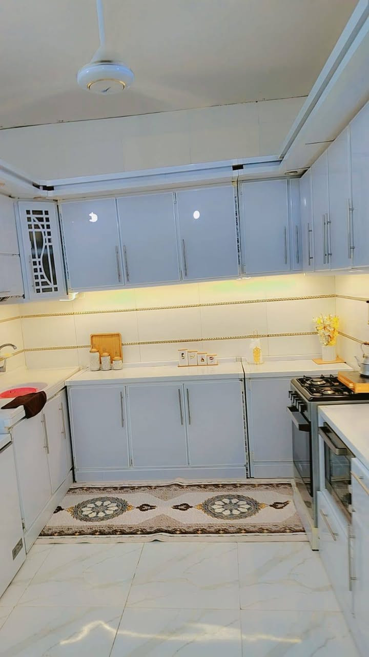 بيت للبيع حي الصحه قرب المدرسه الصينيه الي بلمنطقه مساحه 100متر طولاني بنيان عكاده بس بناء نضيف وجديد ***********

