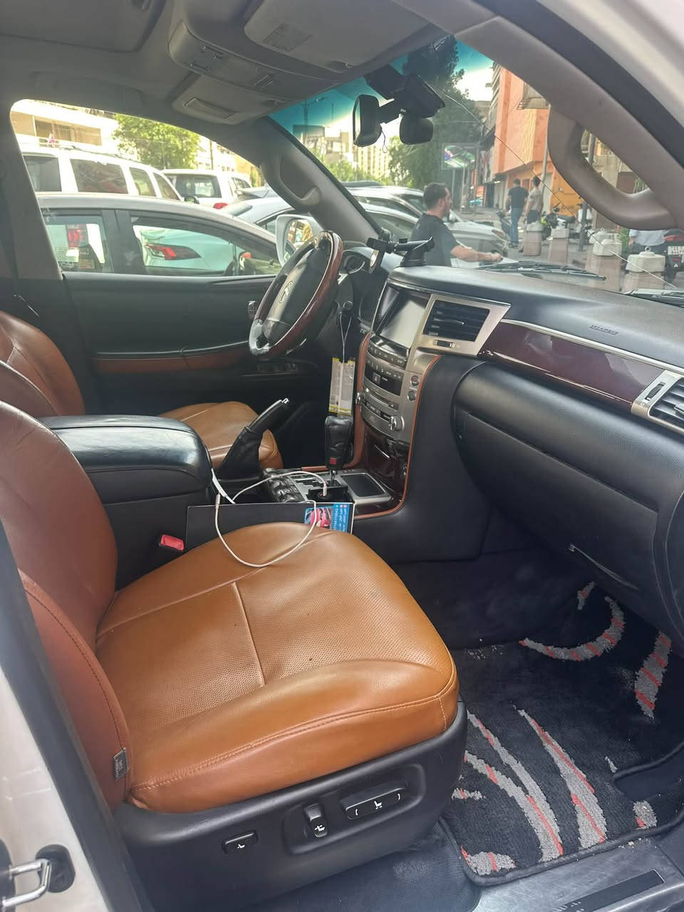 🚘 للبيع لكزس LX 570 موديل 2012 – فئة LX
🔹 الموديل: 2012

🔹 الفئة: LX 570

🔹 المحرك: 8 سلندر 5.7L

🔹 دفع رباعي

🔹 قير أوتوماتيك

🔹 الممشى: 163,000 كم فقط

🔹 داخلية جلد

🔹 تبريد وتسخين المقاعد

🔹 ذاكرة للمقاعد

🔹 فتحة سقف

🔹 تشغيل بصمة

🔹 مقاعد كهربائية

🔹 شاشة وملاحة

🔹 كاميرا خلفيه 

🔹 نظام صوت فاخر

🔹 مثبت سرعة

🔹 تكييف أمامي وخلفي

🔹 نظام تعليق وهيدروليك

🔹رقم مميز اربع ارقام

السيارة نظيفة وحاضرة للفحص بأي مكان يختاره المشتري، والفحص يحدد حالة السيارة بكل شفافية.

💰 السعر: [خاص]

📍 الموقع: [بغداد]

📞 للاتصال: [***********]
