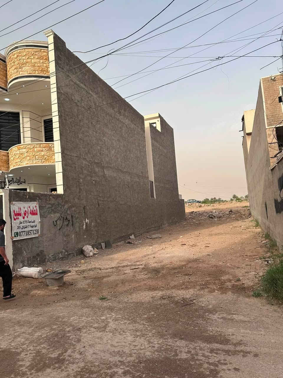 قطعه ارض للبيع مساحه 175.الواجهة 7.نزال 25 طابو صرف .المكان الزعفرانيه السده.الأستفسار اتصل ع الرقم***********@إشارة
