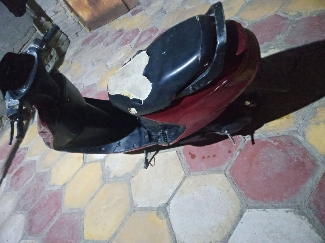 سلام عليكم دراجه فراشه نضيفه انضف من الصوره شلعه ومعدل وكهربايئات شغاله ونكره سلف لادخن ولا تنقص المكان ناصريه غراف السعر خاص متواجد وتساب هاذه رقمي ***********
