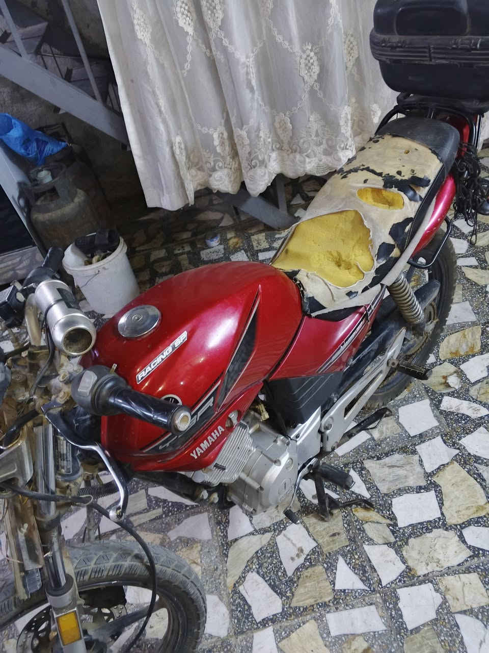 للبيع دراجه يوماهه درجه نضيفه محركهه وتيراتهه ودبلات كلهن شغالت درجه نقصهه دوشمه وا جملغ المامي ول كبريتر تعبان ريدهه بي 350وبيهه مجال متوزي عل بيعه مكاني بغداد مدينة الصدر رقم ***********
