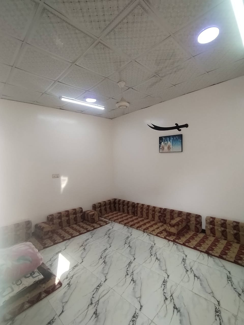 السلام عليكم
بيت للبيع مساحه 100متر طابو ملك صرف زراعي اصولي
يحتوي على غرفتين وصاله وستقبال ومطبخ وصحيات داخليه وخارجيه
بناء بلوك والسقف سندويج
العنوان شط العرب الجزيره باب الهوى
السعر 33 وبي مجال وكافة الخدمات متوفره ماء كهربا ومنطقه حلوه بالقرب من أفران محمد العبادي
***********
