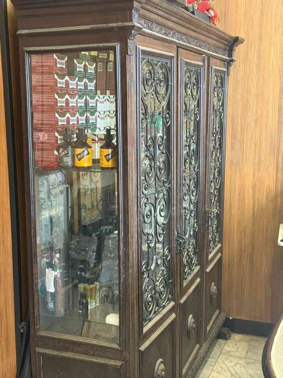 من رخصة لادمن
جام خانه للبيع نضيفه طول175 وعرض2متر 
اي استفسار ***********
