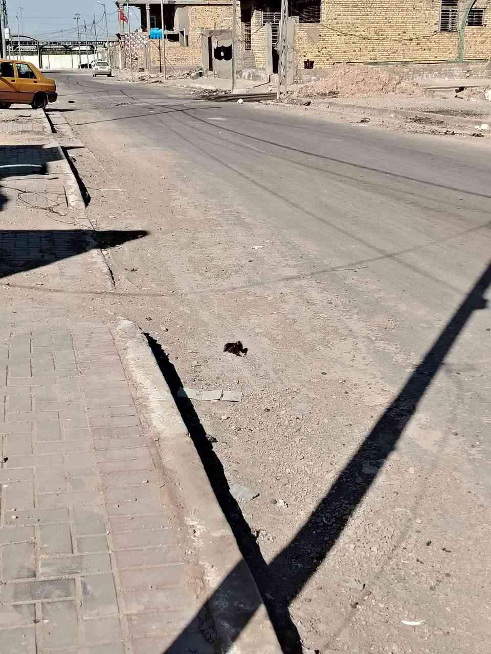 سلام عليكم بيت للبيع حي الزهراء مقابيل المدرسه الصيني بيت هيكل دولان مساحه ١٠٠متر وعرض متر وشويه بيع متوازي سعر خاص او علا رقم وبيكم خير ودللو*********** مجاري كامله مال البيت ستونه مسويها
