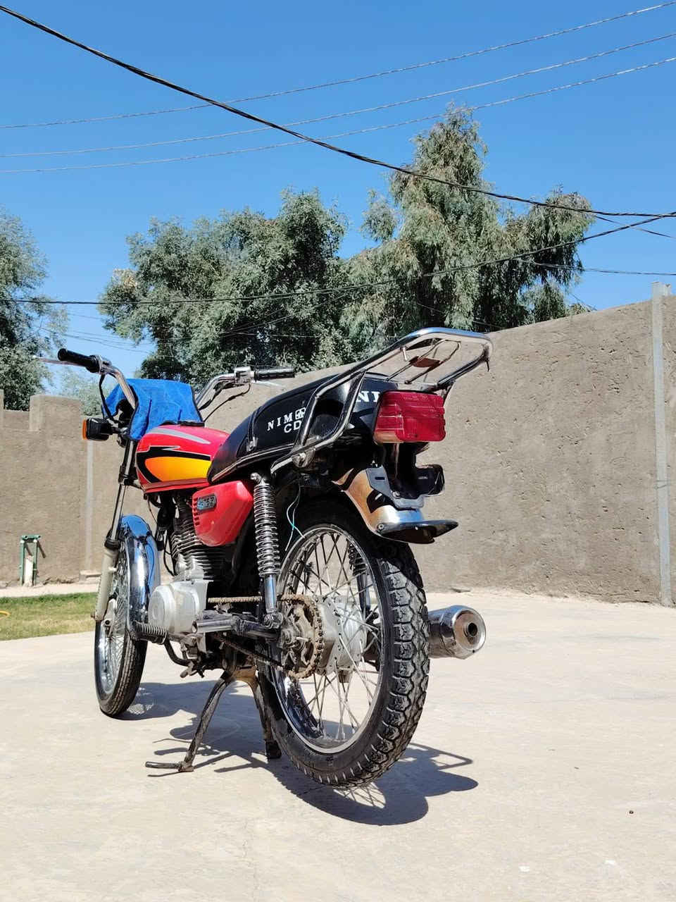 السلام عليكم دراجة رابع گير كلك البيع مديل 2020السعر 350وبيها مجال مستعجل على بيعتها 

العنوان /نجف كوفة ناحية العباسية 
رقم ***********
