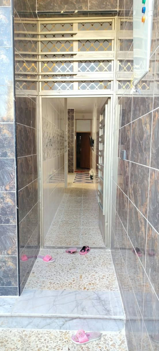 بيت للبيع في منطقه حي الكوفه الجهلي منه كامل خدمات المساحه 105 بناء جديد البيت طابقين الطابق الاول كامل مفول بيت خير من الله ***********
