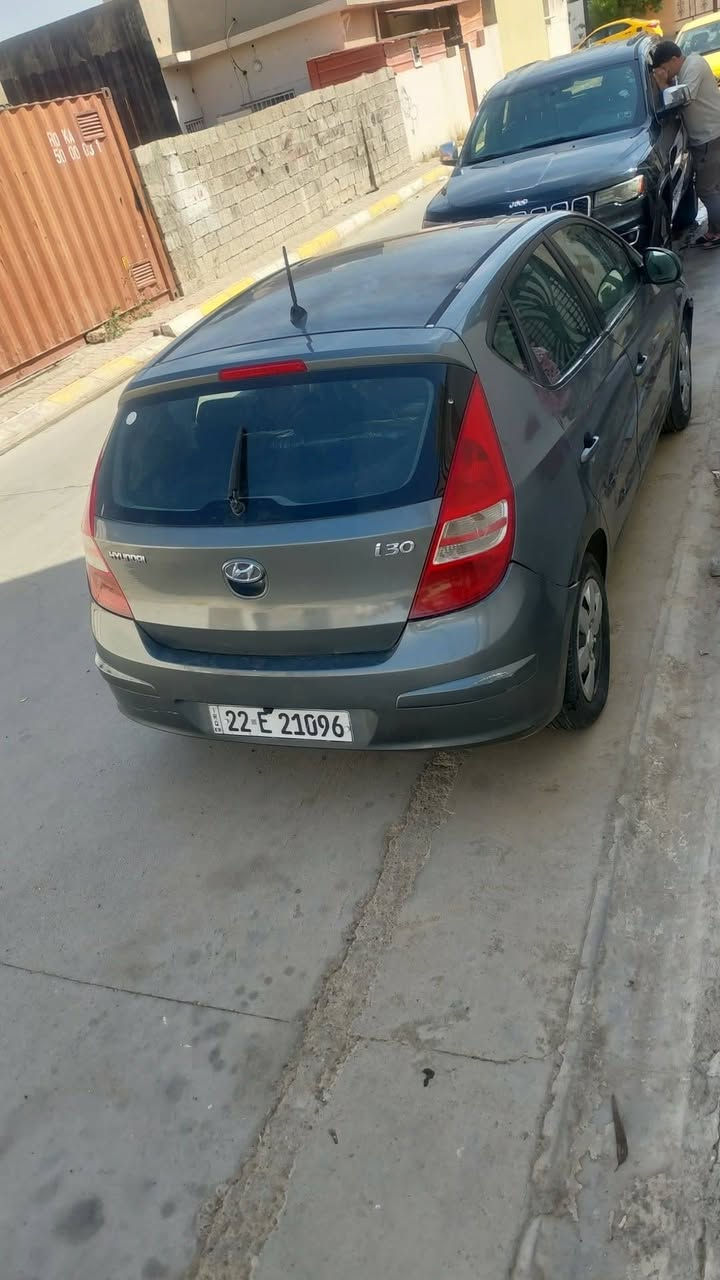 هونداي 2009  كير عادي بطاقة بنزين صبغ احزام سعر 60 وبي مجال للطبين ومحرك بي بخار  رقم الموبايل ***********
