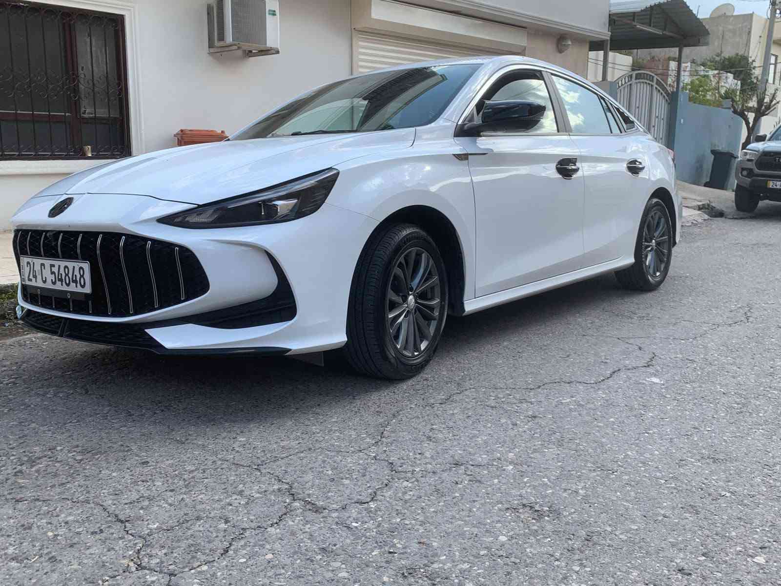 السيارة جاهزة و نضيفه ما بيهة أي عيوب غرامات ٤٠ الف
للتواصل *********** دهوك, العراق
