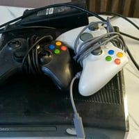 بلي XBOX360مهكر يده واحده شغاله الثانيه تبديل بس اكثر من 80لعبة وكل نس...