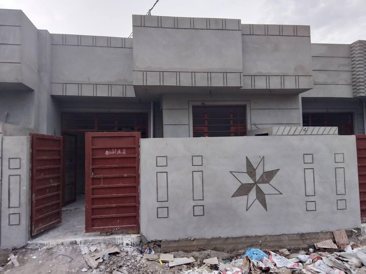 دار للبيع ... 
بناء حديث 
المطبخ والصحيات سيراميك 
الارضية بورسلين
أساس والسقف كونكريت 
كهرباء وماء ومجاري نوعية ممتازة
المكان..حواس
 حي العباس الزراعي 
مقابل المولد الثاني 
كامل جيب اغراضك وانزل 
مكون من:
 غرفة نوم 
وإستقبال ومطبخ
 وصالة وصحيات 
البيت جاهز للسكن للإستفسار الاتصال ***********

السعر ( 29 )وبيه مجال 
ممكن البيع بالتقسيط بعد الإتفاق على المقدمة والاقساط والضمان .
