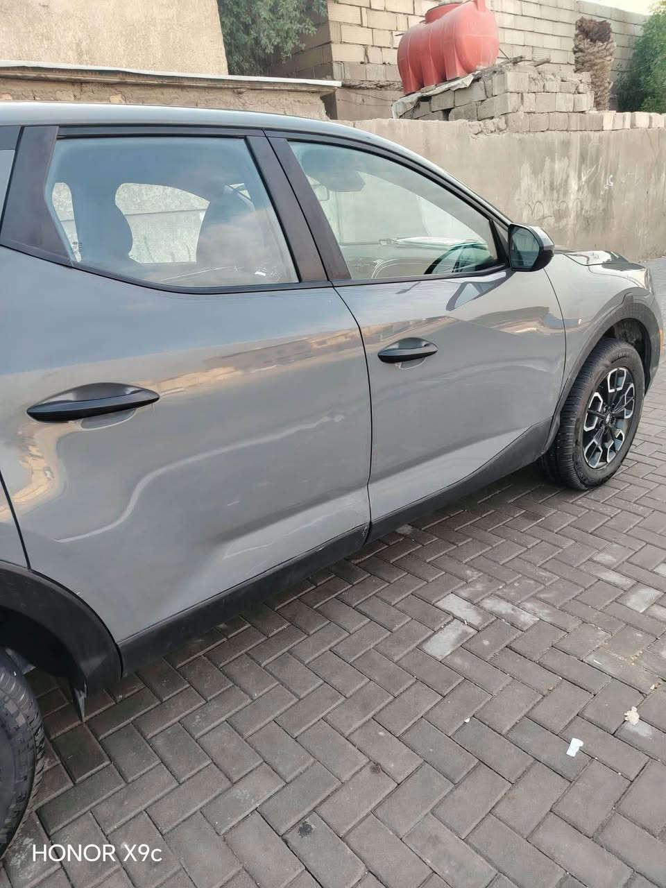 موديل ٢٣ وارد أمريكي شانتا كروز هونداي السياره رقم بصره باسمي ضرر فقط بارد بل باب والسعر 170 وبيها مجال ***********‬ البصرة, العراق
