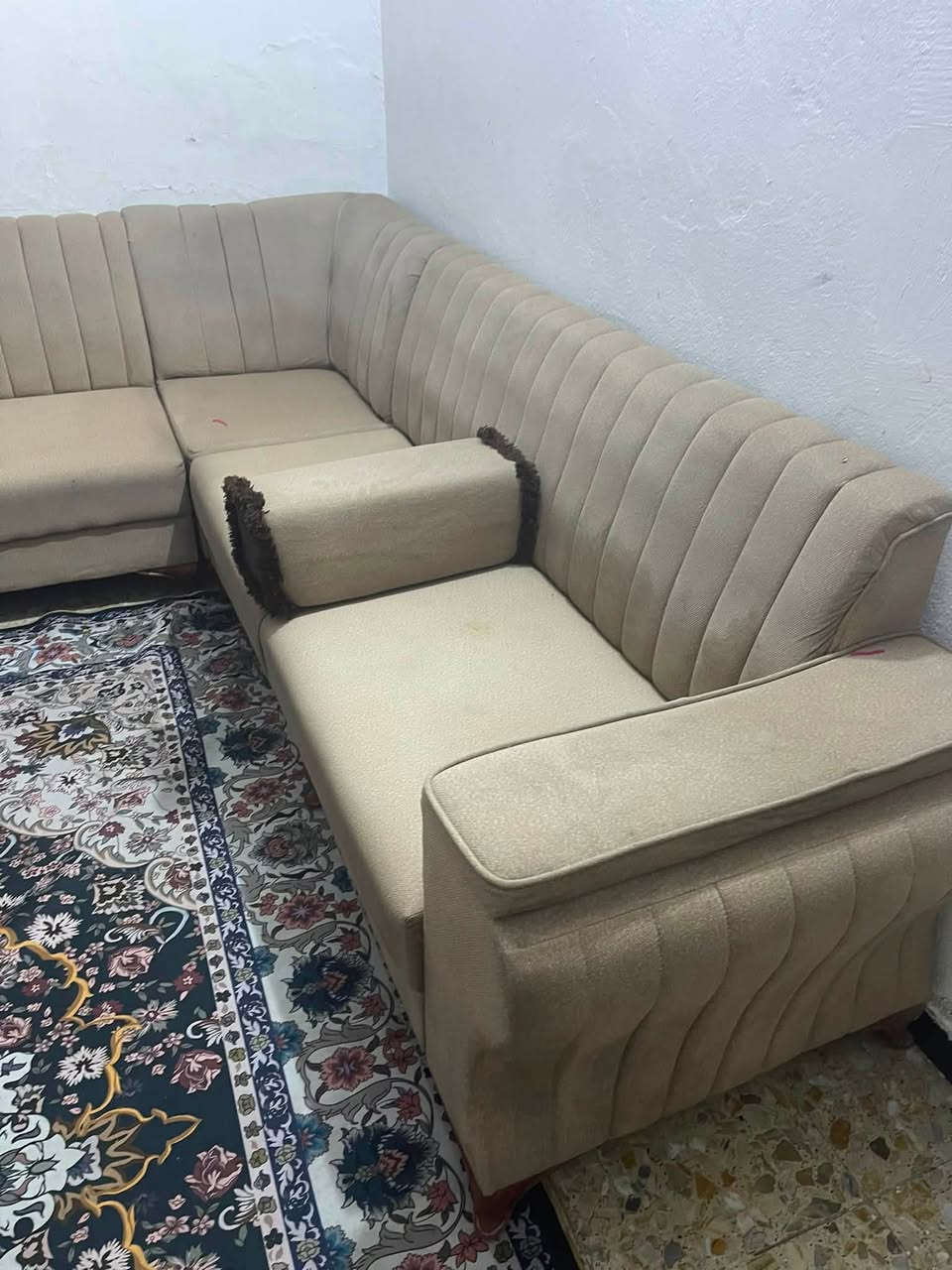 لبيع تخم قنفات ديوان مستخدم قليل جدا تفصل عراقي تسكام السعر300 ألف بي مجال بسيط ***********
