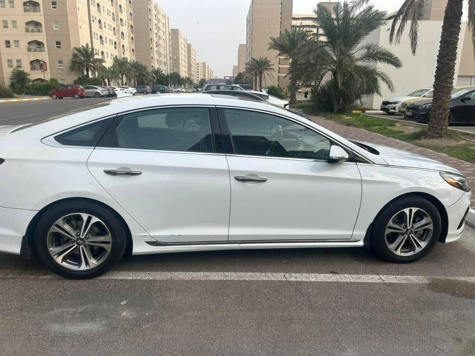 سلام عليكم
سوناتا 2000توربو موديل 2018 فوووول مواصفات 
محرك وكير مكفولات وبلادي مامفتوح بيها برغي 
السياره بيها كل مواصفات الفول 
رادار امامي وحساسات خلفيه ونقاط عمياء
كراسي كهربائي وجلد اصلي 
فتحة بانوراما 
تحكمات ستيرن كامله 
تحديد مسار ومثبت سرعه 
تبريد امامي وخلفي
تبريد تدفئه كشنات واسترين
لايت زنون 
وكل مواصفات الفول الأخرى وحتى كتلوكات الشركه موجوده بيها
السياره حادثها خلفي وسطحي بيها صبغ جاملغين خلفيه وصندوق فقط 
السعر 138 وبيها مجال بسيط جدا 
للاستفسار الاتصال بالرقم *********** بغداد
