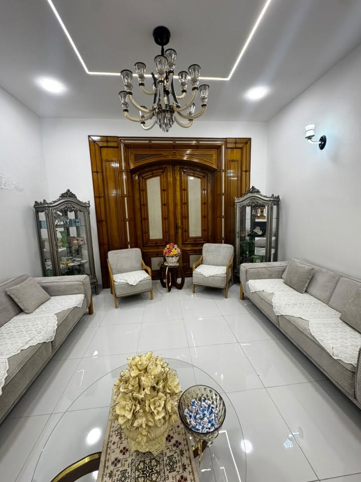 ⁨. 🏠دار حديث  طابو زراعي صرف لبيع موقع مميز 📍 🏠. 

. ((((🏢🏢🏢🏢 🧿🧿🧿)))) ⭕

الموقع/ حي الصحة شارع مطعم ابو صفاء يبعد عن شارع حلة بغداد اقل من 100 م  📍📍

 
المساحـــة الكليه / 230

الواجه /13

التفاصيل / الطابق الارضي / كراج ياخذ سيارتين صالة مفتوحه ع الهول مطبخ حار بارد غرفة نوم صحيات عدد 3 

الطابق الثاني / غرفتين نوم صحيات 

ملاحظة / الدار يباع مع الاثاث ابو بدون اثاث يحتوي ع منظومة طاقه شمسية 

 

السعر :  ***********  محمد الجنابي المدهش للعقارات

 
 
  شوارع نظاميه  تتوافر كافة الخدمات ماء كهرباء تبليط 

للمزيـــــد من الاستفســــــار مراسلــة الصفحــة او زيارة #شركة المدهش للعقارات والمقاولات 📍📍 
الكائن في الحلــــة - شــــــــارع بغداد قرب مدينة العاب المدهش فرع مطعم ابو صفاء الاول فرع الجسر المشاة  او الاتصــــــال علــــى

 ☎️***********_*********** ☎️
 متوفــــــر واتساب
💢لمــــــن يــــــرغب فــــــي عــــــرض عقاره طابــــــو صــــــرف او زراعــــــي او تجــــــاري يرجــــــى مراســــــلتنا 💢
#شركة _المدهش للعقارات والمقاولات⁩⁩
