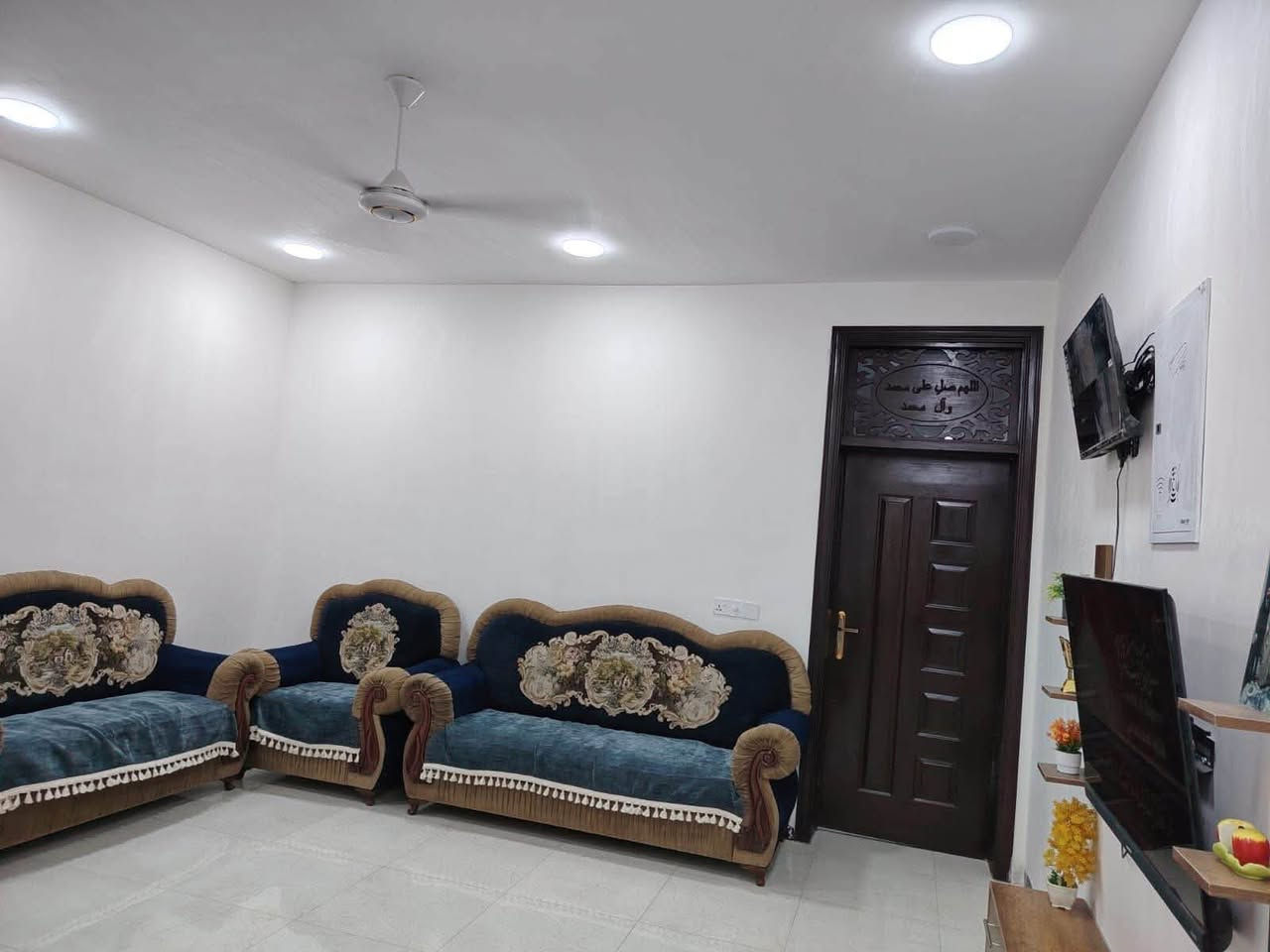 🏡 دار للبيع (مطلوب إسكان)

📍 الموقع:
شارع 80 – نجف، مقابل مدينة ألعاب أرض بابل.
يبعد عن الشارع العام حوالي 200 متر، وعرض الشارع 10 أمتار.

📐 مواصفات العقار:

* المساحة: 133 متر²
* الواجهة: 5.5 متر
* سنة البناء: 2026
* الخدمات: مجاري مكتملة، والمتبقي فقط أعمال التبليط.

💰 السعر:

* السعر الكلي: 110 مليون دينار
* مطلوب للاسكان : 35 مليون دينار
* القسط الشهري: 220 ألف دينار
* المبلغ النقدي لصاحب العقار: 75 مليون دينار

📞 للاستفسار:
***********

ريسيل للعقار والمقاولات
