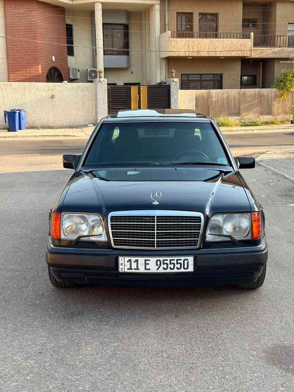 مرسيدس دب E300 سته سلندر موديل 1991 اللون نيلي حبري
صبغ عام للجماليه بدون حادث ،، قواعد دبل بلاديه
فول مواصفات كشن كهرباء ، ستيرن كهرباء ،، برده كهرباء ،
فتحه سقف ،، محرك وكير بلاد ومكفولات صدر امامي خلفي جديد ،، تبريد شغال ،، كل كهربائياتها بلاديه وشغاله 
السياره كلش معتنين بيها وكلش جديده ،، المكان بغداد حي الجامعه ،، رقم بغداد مميز وبأسمي ،، السعر 75 ورقه
***********
