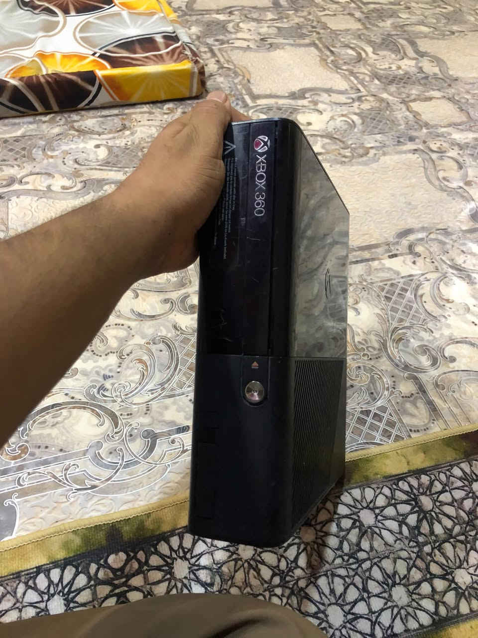 اكس بوكس 360 نول نضافه ما مفتوح ويه جوستك 1 ويه ال اجدي او محوله او بي 15 لعبه كامل مكمل مستعجل عله بيعه 90 او بي مجال قليل الرقم *********** مكاني بصره كرمت علي بصخير

